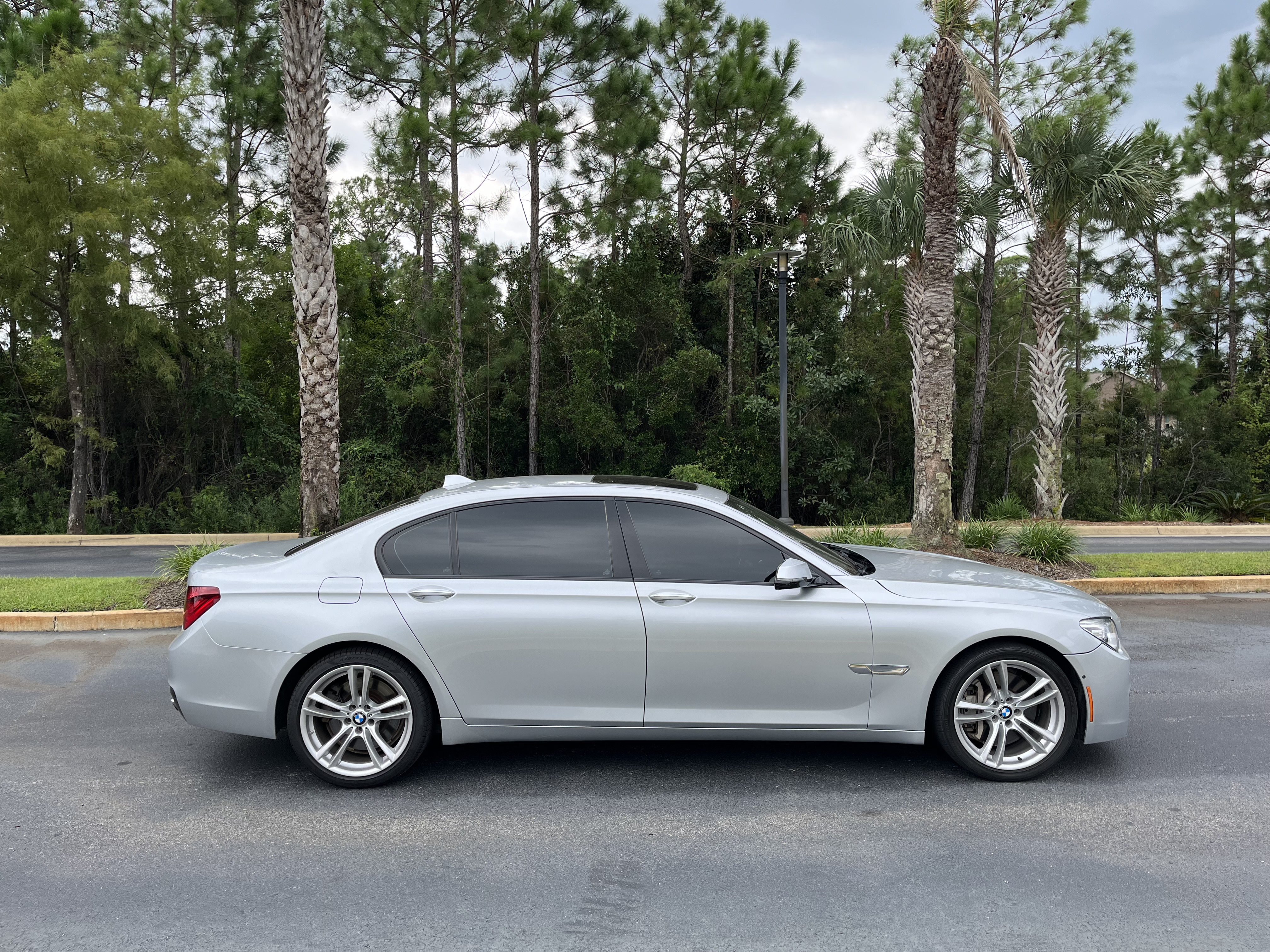 2015 BMW 7 Series 750Li photo 2