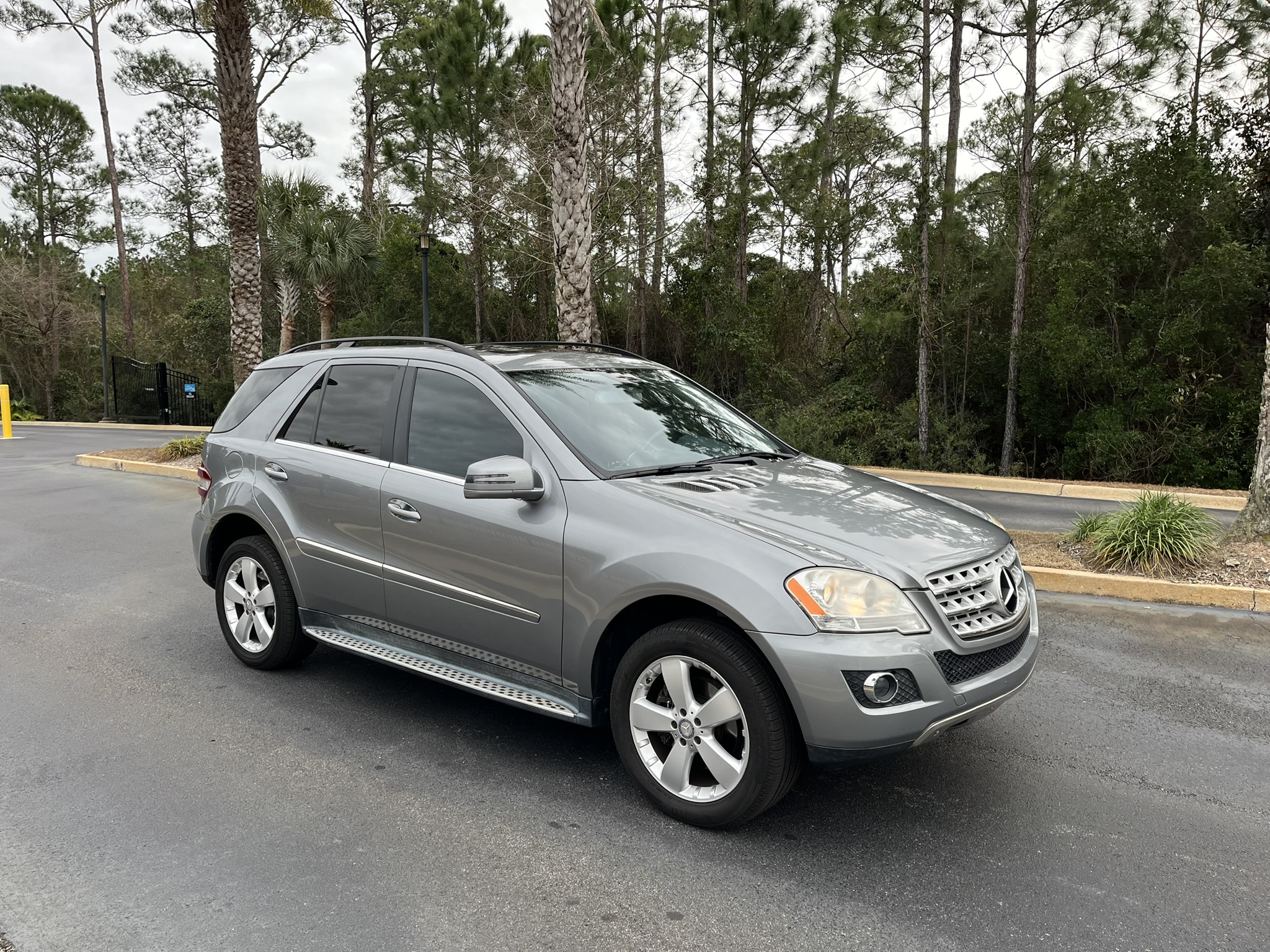 2011 Mercedes-Benz M-Class ML350 photo 4