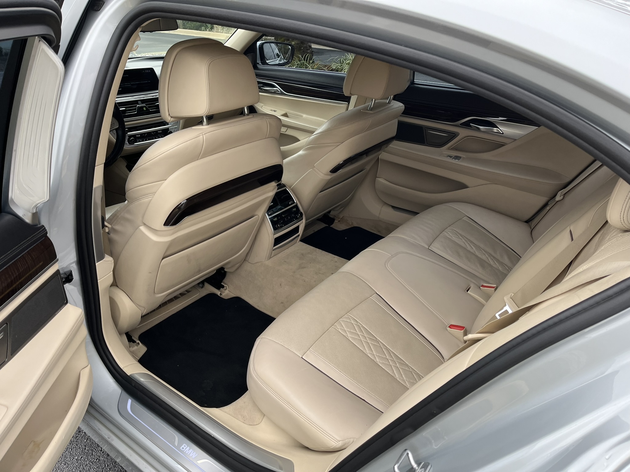 2016 BMW 7 Series 750i photo 9