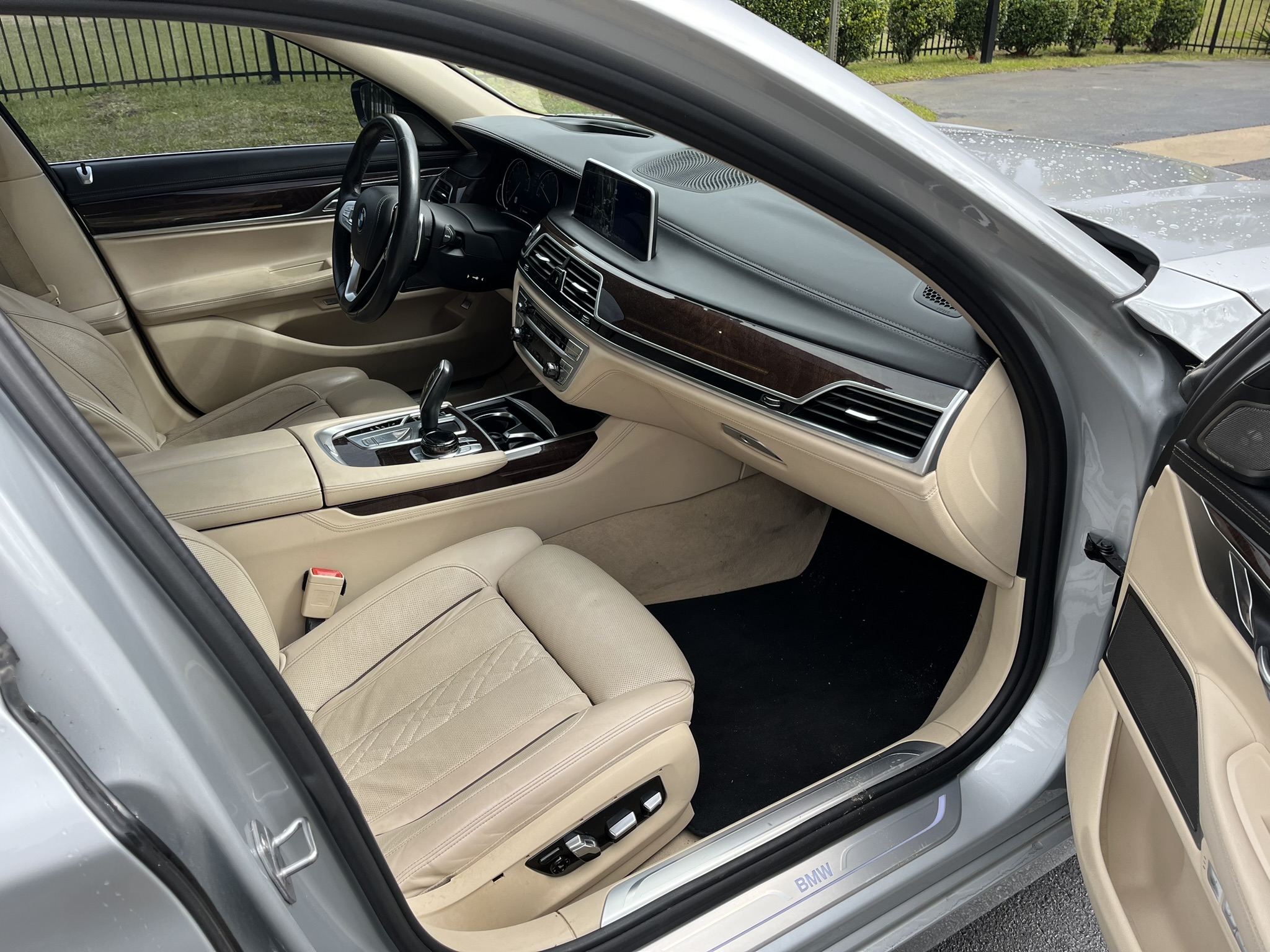 2016 BMW 7 Series 750i photo 8