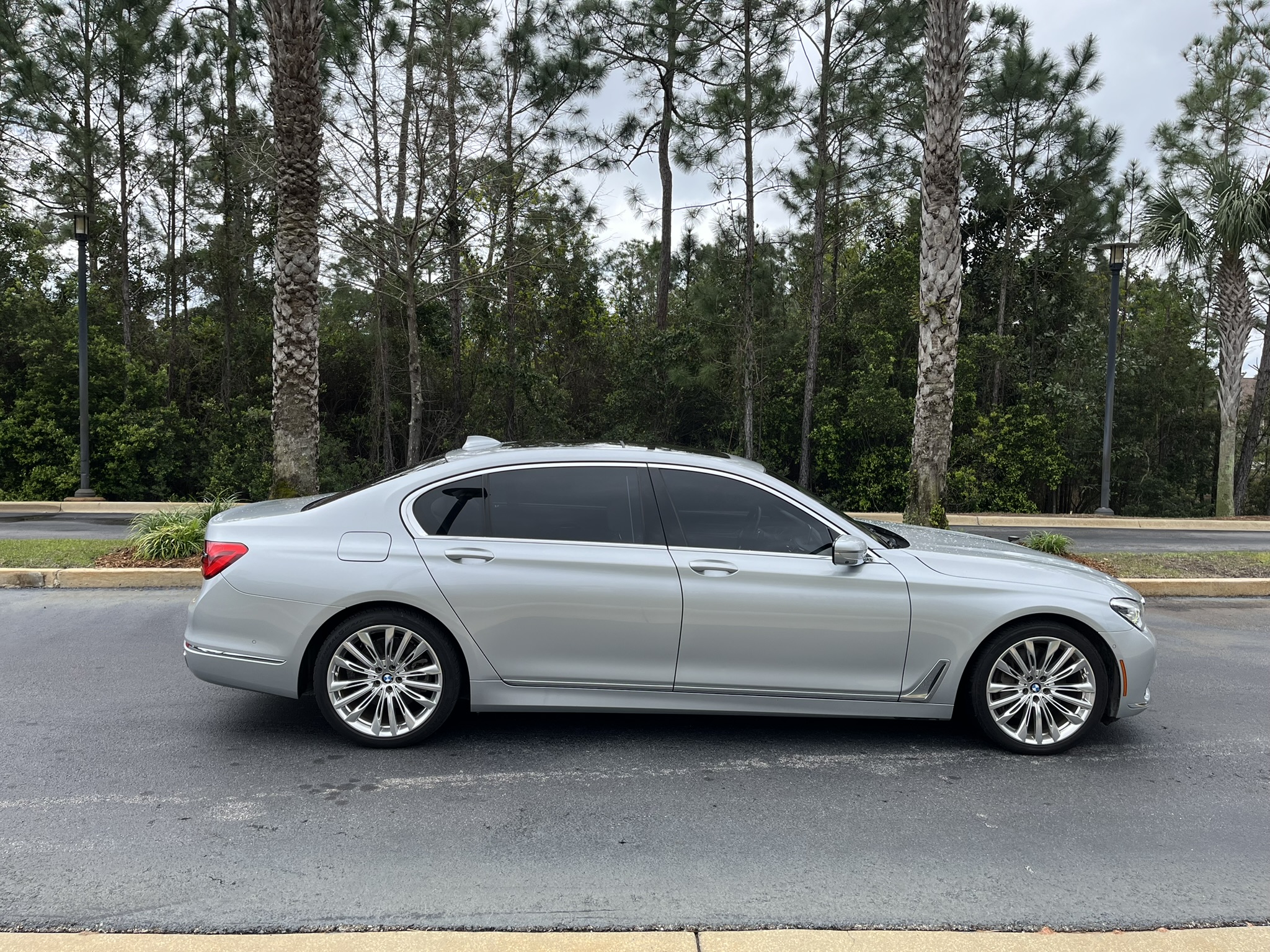 2016 BMW 7 Series 750i photo 2