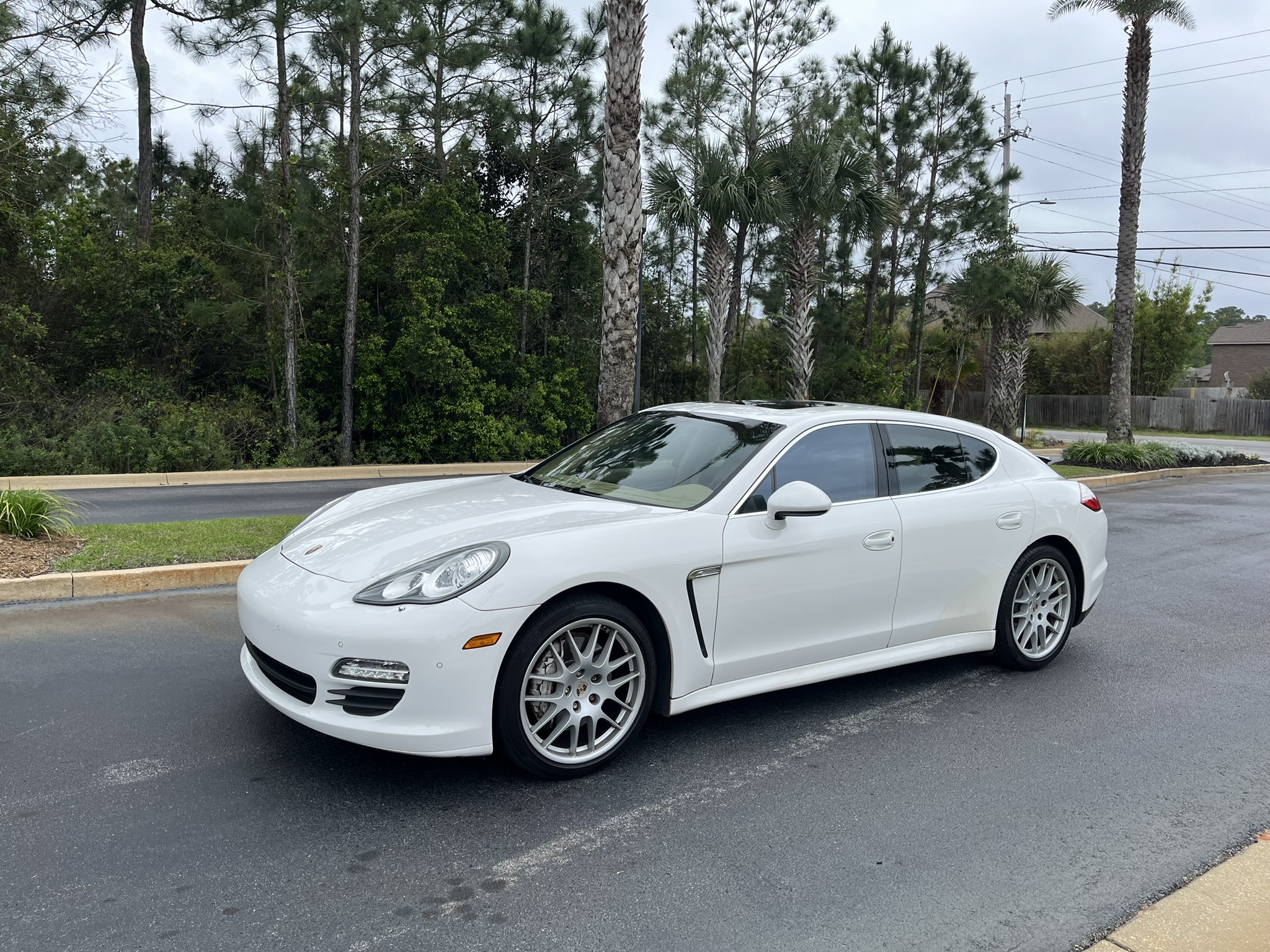 2010 Porsche Panamera S photo 3