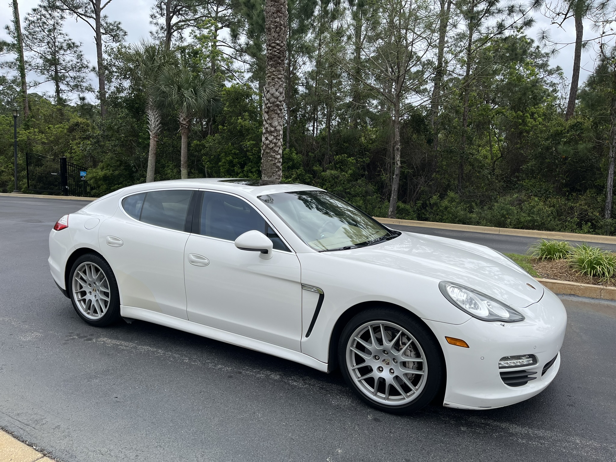 2010 Porsche Panamera S photo 4